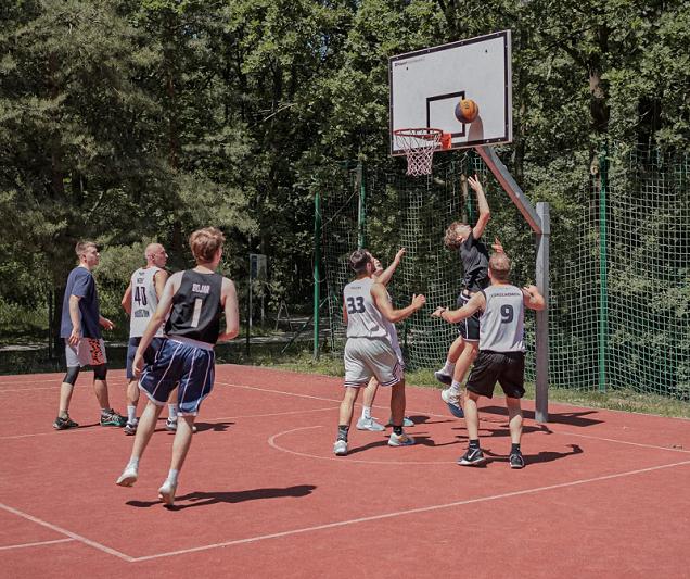 Rodzinny Turniej Sportowy w Parku Kultury w Powsinie