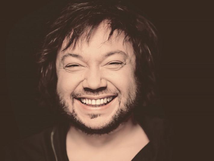 Mietek Szcześniak zaśpiewa dla Hospicjum! Wyjątkowy Koncert Charytatywny